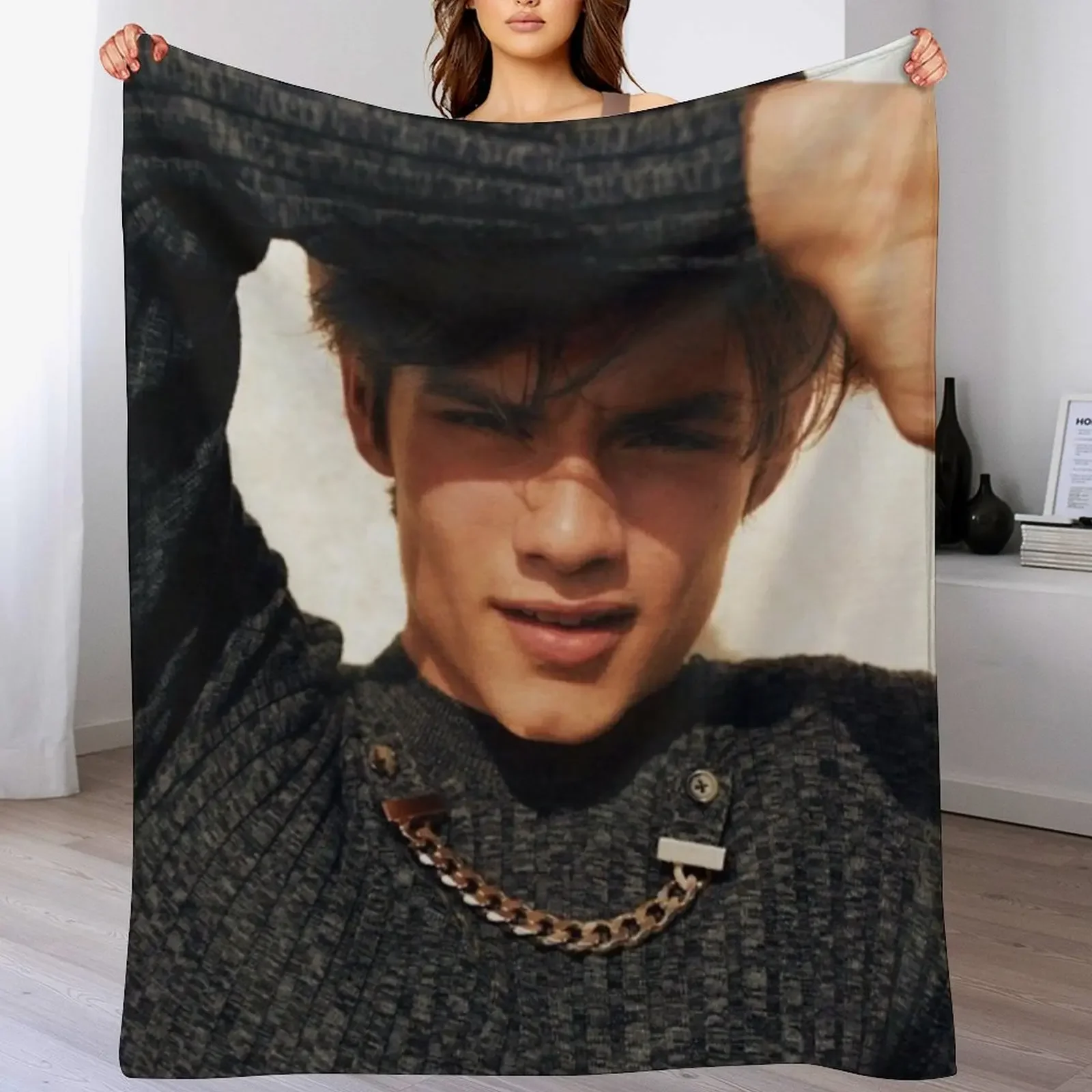 

Louis partridge Throw Blanket Year Round Soft Comfortable Blanket for Home