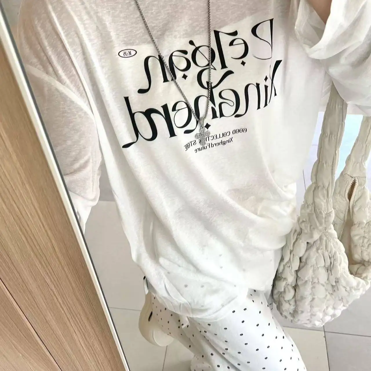 Damen T-Shirt Weiß Leicht Durchsichtig Off-Shoulder Bedrucktes Sonnenschutz-T-Shirt Langarm-Shirt Sommer Koreanischer Stil Locker Sitzendes Lässiges Oberteil – Detail 6