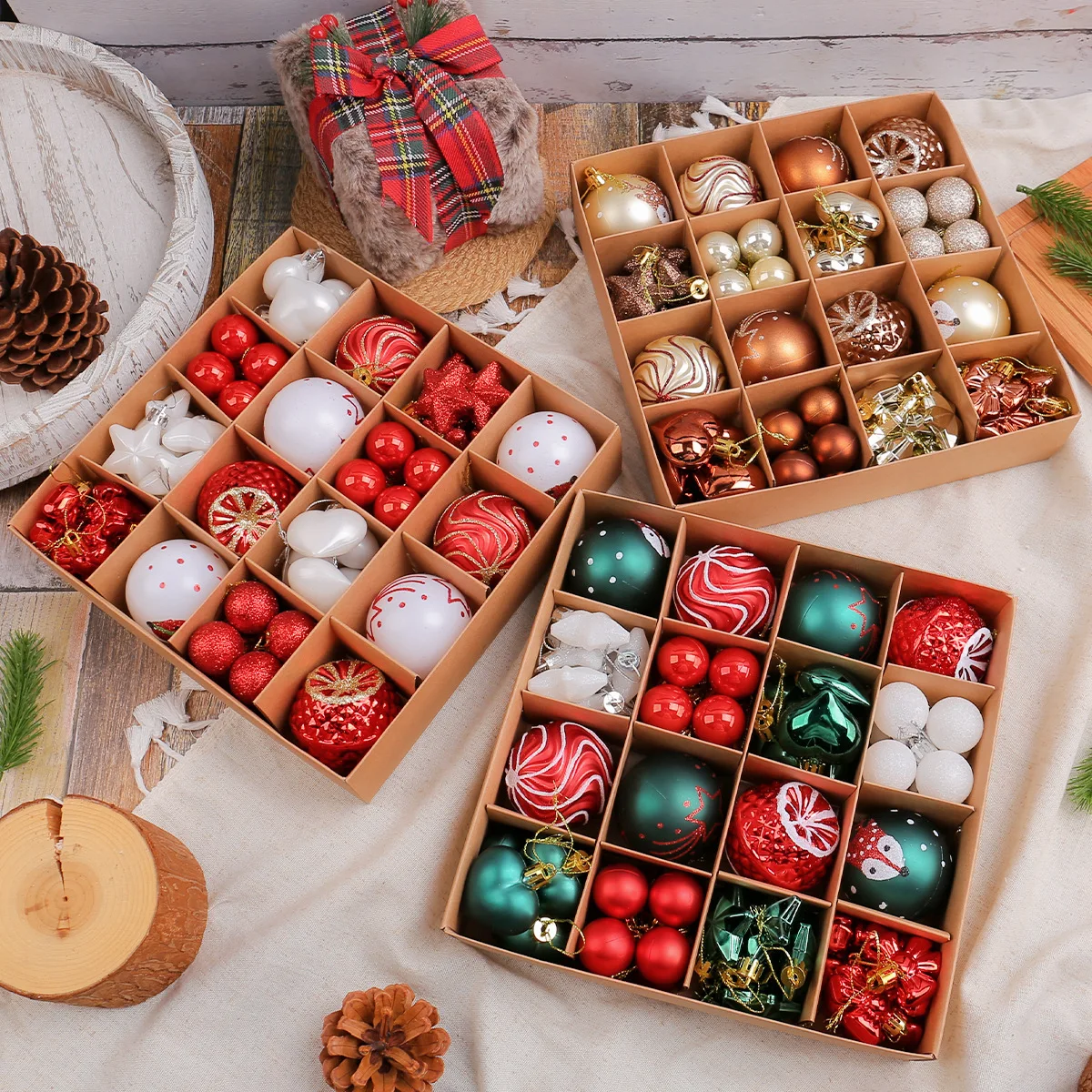 65 قطعة من زينة كرة عيد الميلاد مع صندوق هدايا زينة عيد الميلاد وحلي الحفلات مجموعة كرات ملونة زينة شجرة عيد الميلاد