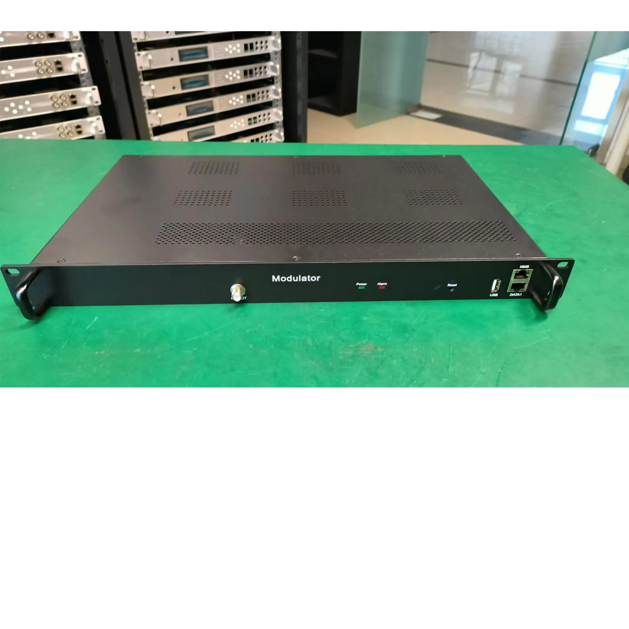8-channel จูนเนอร์ RF modulator จูนเนอร์ IP DVB-S2 S2X DVB-C DVB-T2 ISDBT ATSC ตัวรับสัญญาณ modulator ระบบทีวี front-end อุปกรณ์