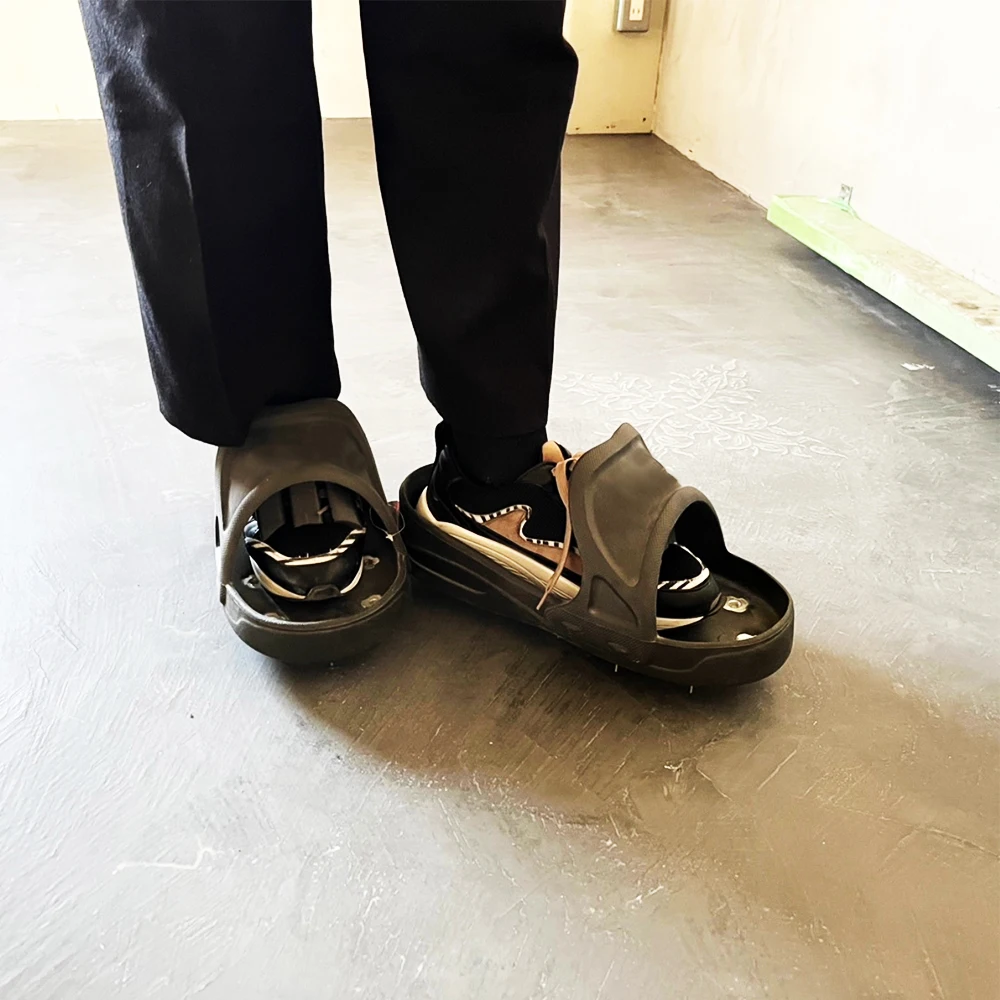 

Flexible Spiked Shoes for Epoxy Floor Coating Epoxy Paint Self-Leveling Cement EVA Soft Material US Large Size Tools