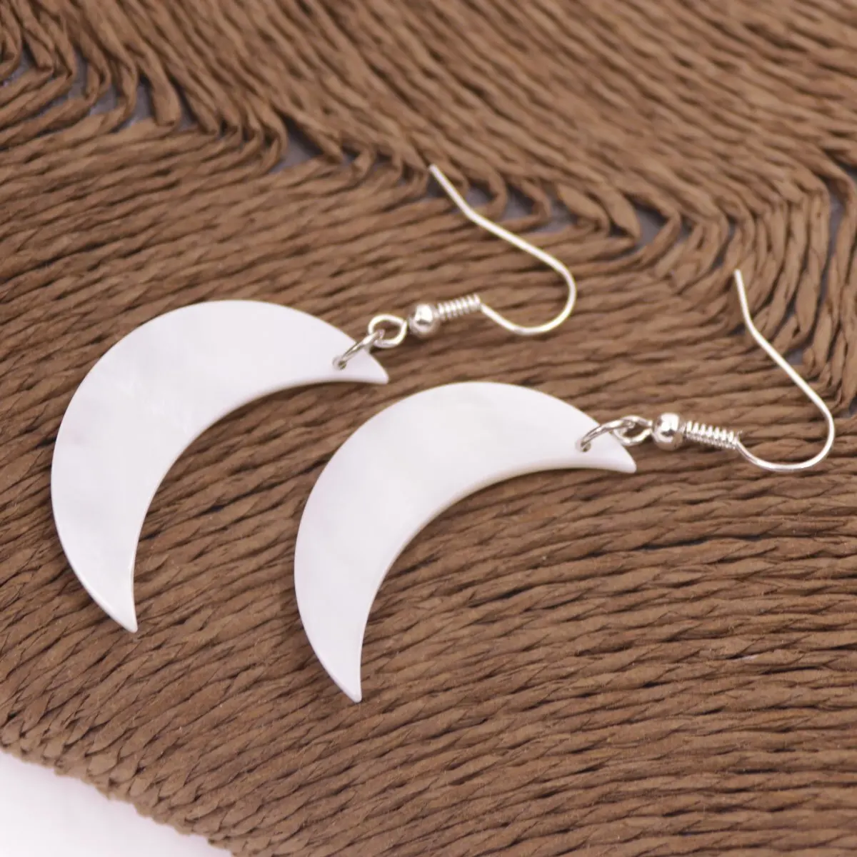 1 Pair Moon Shape Natural Shell Drop/Dangle Earring 16mmX30mm White Mother of Pearl Earrings