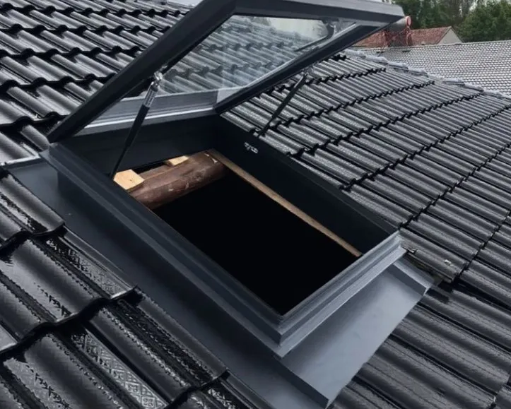 New aluminum alloy skylight drainage board villa self-built house glazed tile rain shield inclined roof tile house manual cover