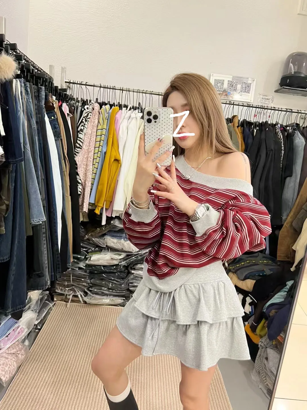 

Корейский свитшот Sle Sweet Spicy Color Blo в полоску на одно плечо, длинный свитшот све, женский весенне-осенний торт с высокой талией...