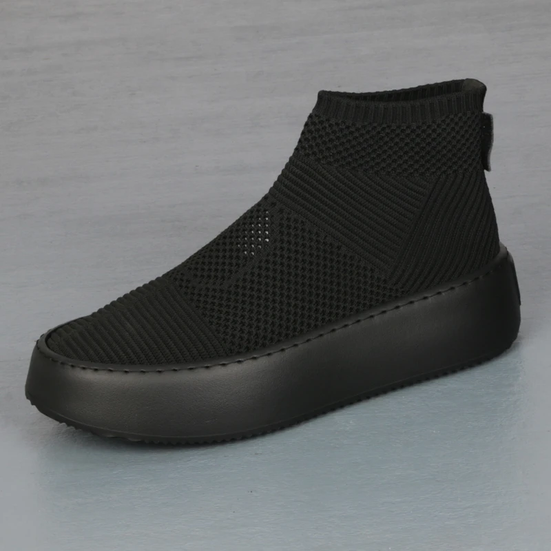 New Black Mesh Men's Trendy Shoes Are Lightweight, Comfortable, Thick Soled, And Height Increasing, With Socks On One Foot