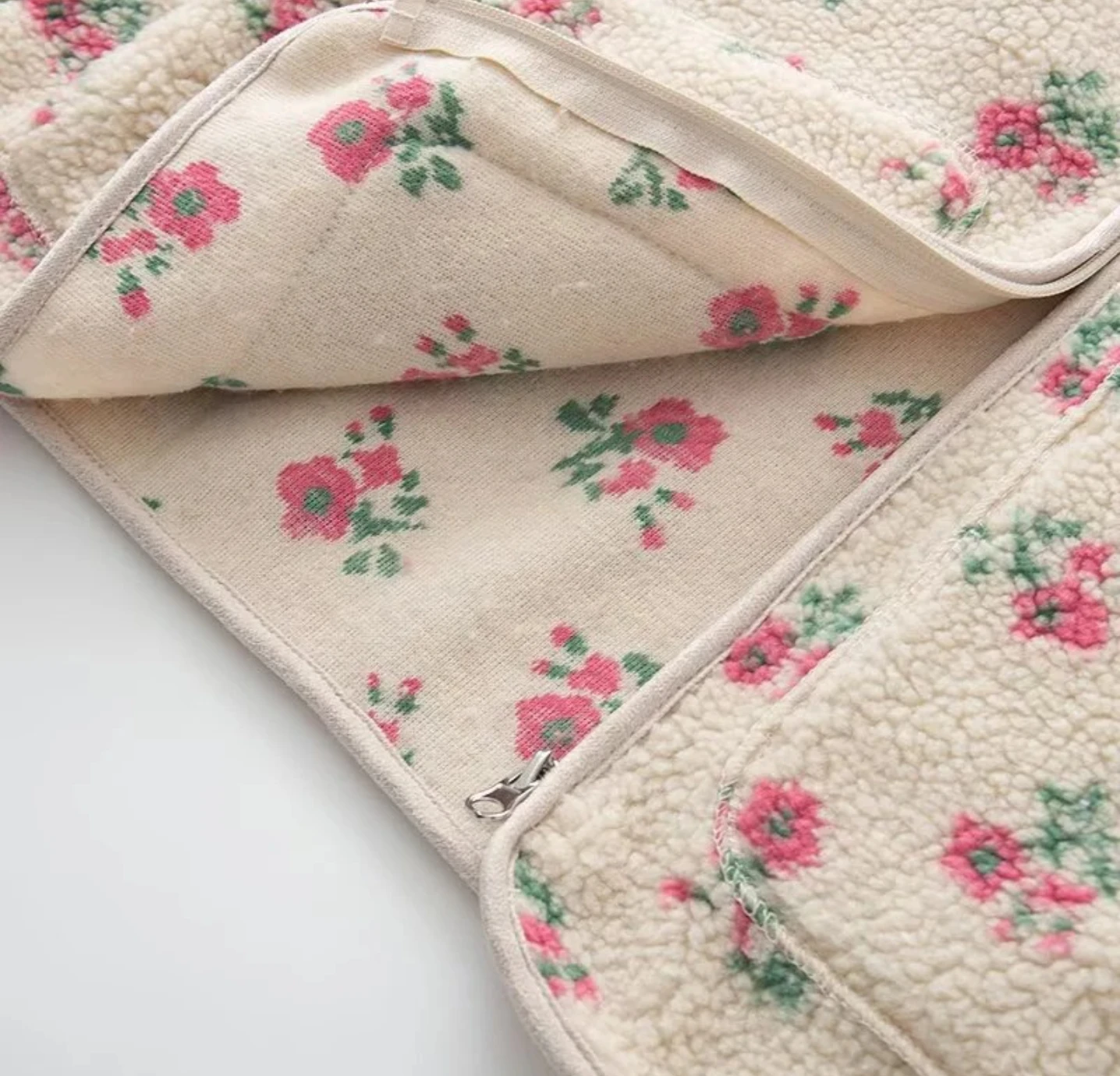 가을 신상 여성 의류 유럽 및 미국 스타일 패셔너블한 분위기 캐주얼 데일리 양털 플로럴 후드티