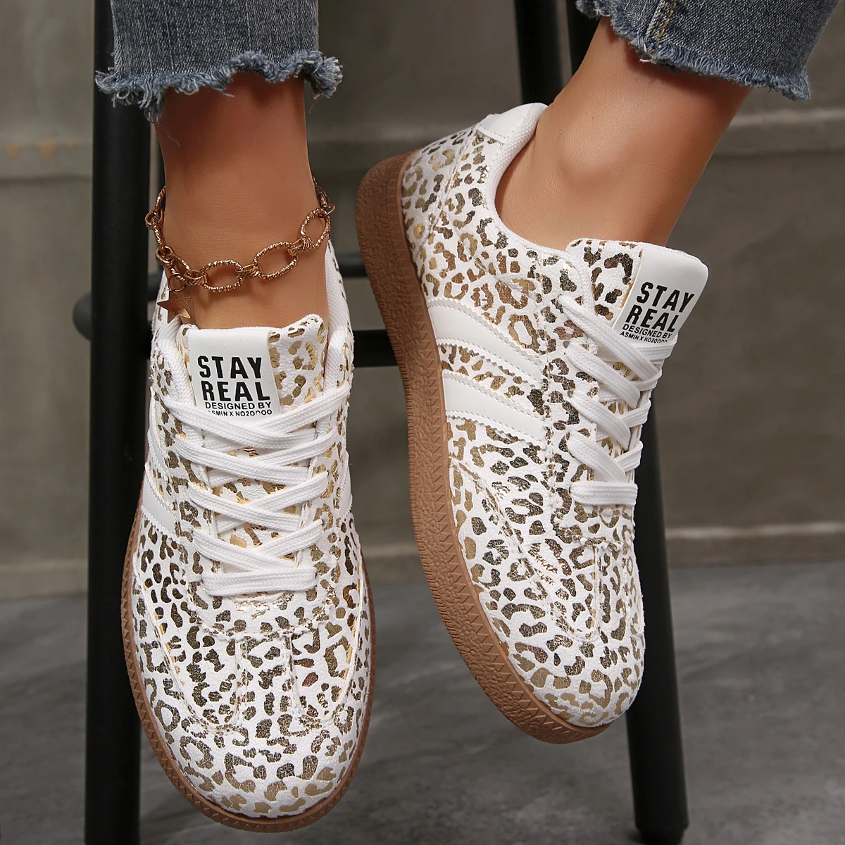 2026 Herbst Damenmode Wildleder-Sneaker mit Doppelschnallen-Metalldetails Leichte Atmungsaktive Bequeme Freizeitschuhe – Detail 10