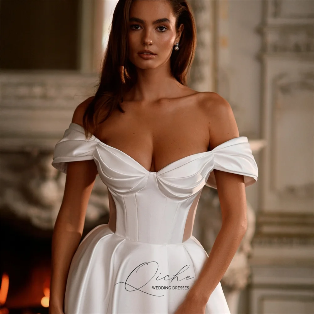 QICHE Klassieke Uit De Schouder A-lijn Trouwjurk Vrouwen V-hals Plooi Satijn Open Rug Hoge Kant Split Bruidsjurk Aangepast