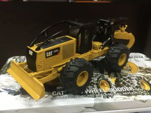 555D Wheel Skidder 1/50 Scale Model By DIECAST MASTERS DM85932