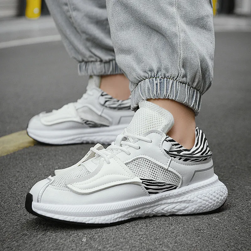 

New fashion men's shoes Paris Fashion Week show shoes Fashion shoes personality youth student sports running shoes