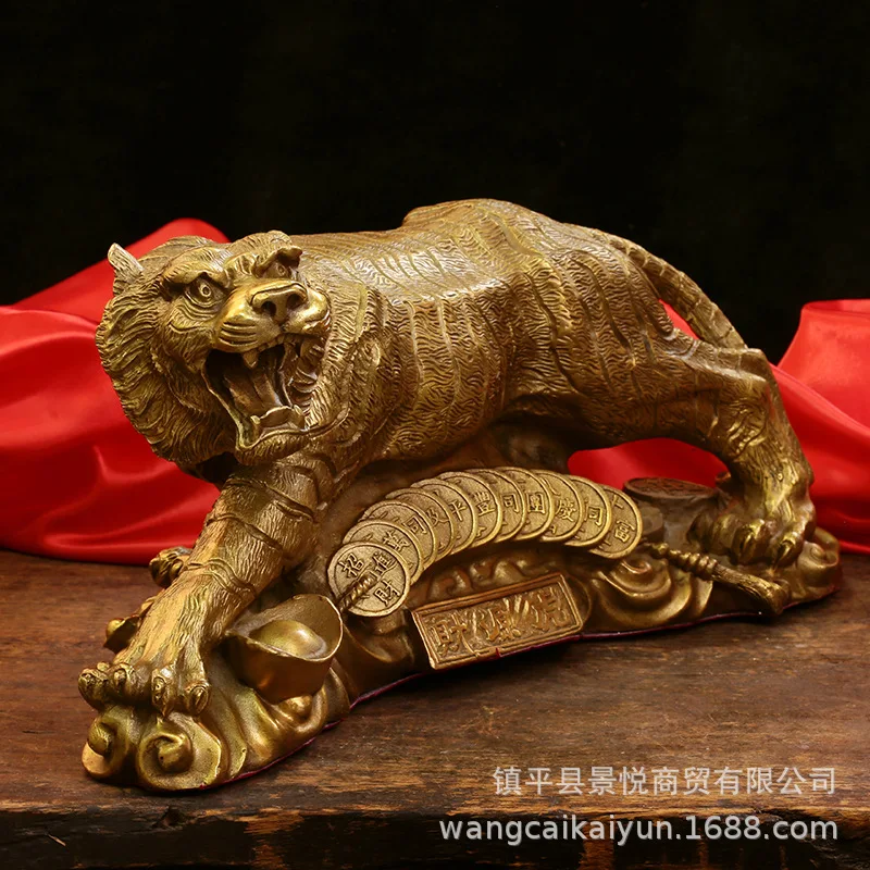 Copper tiger figurine, depicting a tiger ascending and descending a mountain, a zodiac tiger craft