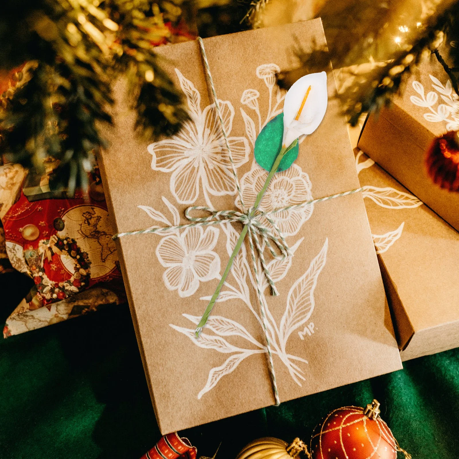 

144Pcs Tiny Flowers Decorations Artificial Mini Flower Bouquets DIY Supplies Mini Flowers for Crafts Lovely Flower Decorations