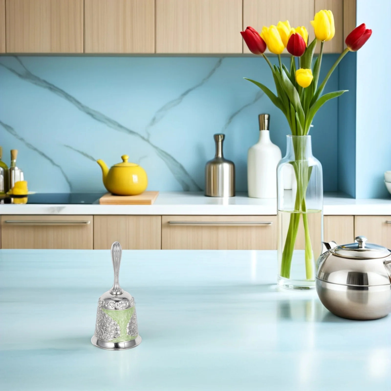 

Elegant European Style Metal Hand Bell Peacock Design Clear Loud Sound Service Wedding Home Decor Bronze Bell Elegant Hand Bells