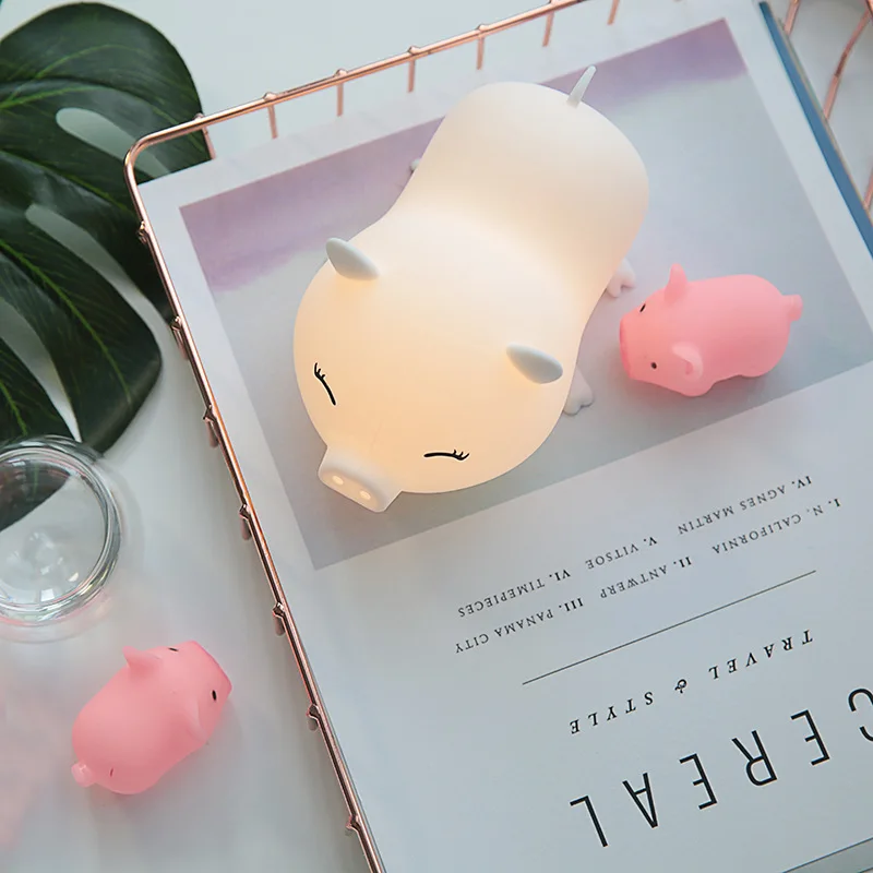 Luce notturna di maiale del fumetto Luce notturna creativa in silicone USB a sette colori Regalo per bambini Camera da letto Comodino Asilo nido Luci con sensore di luce