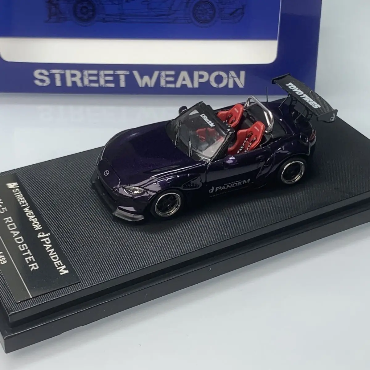 ダイキャストストリート 1:64 スケール マツダ MX-5 コンバーチブル ダークナイトパープル 合金車モデル コレクタブルトイ ギフト 記念品 ディスプレイ