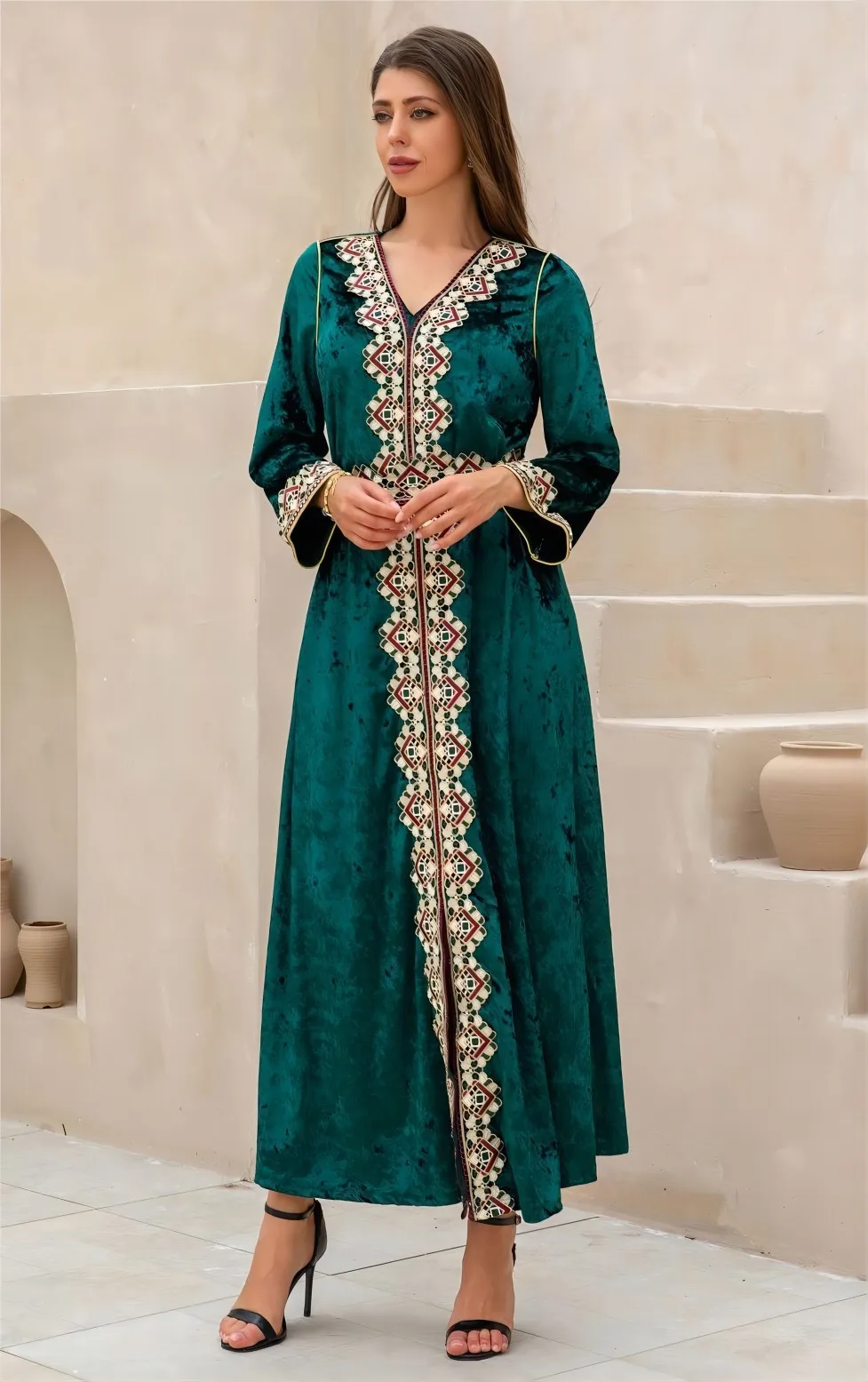 Robe pour femmes musulmanes, nouvelle tenue électrique d'automne et d'hiver 2025, avec Robe brodée en velours doré