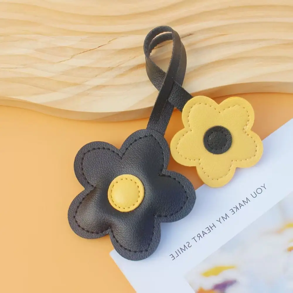 

PU Leather Sunflower Bag Pendant Car Keyring Cartoon Five Petal Flower Keychain Fashion Contrasting Bag Pendant Bag Ornament