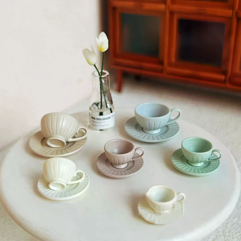 1 pz casa delle bambole francese retrò mini piede alto rilievo tazza di caffè con manico decorazione scena in miniatura tazze con stelo di fascia alta