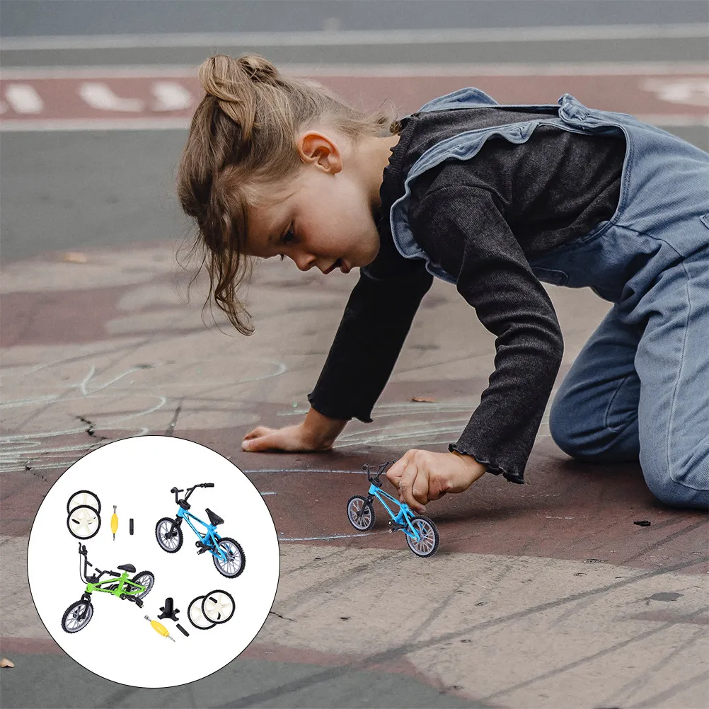 

2Sets Finger Bike Aluminum Alloy Portable Desk Competition Coordination Finger Movement Relaxation Desktop Game