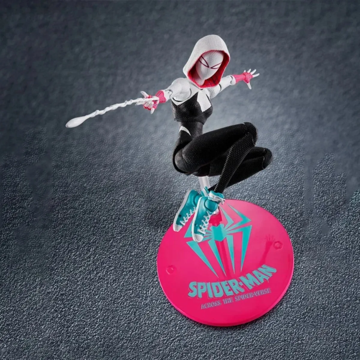 本物のバンダイオリジナルスパイダーマンフィギュアモデルキット SHF 1/12 アニメフィギュアスパイダーグウェンアクションモデルクリスマスおもちゃギフト子供のための