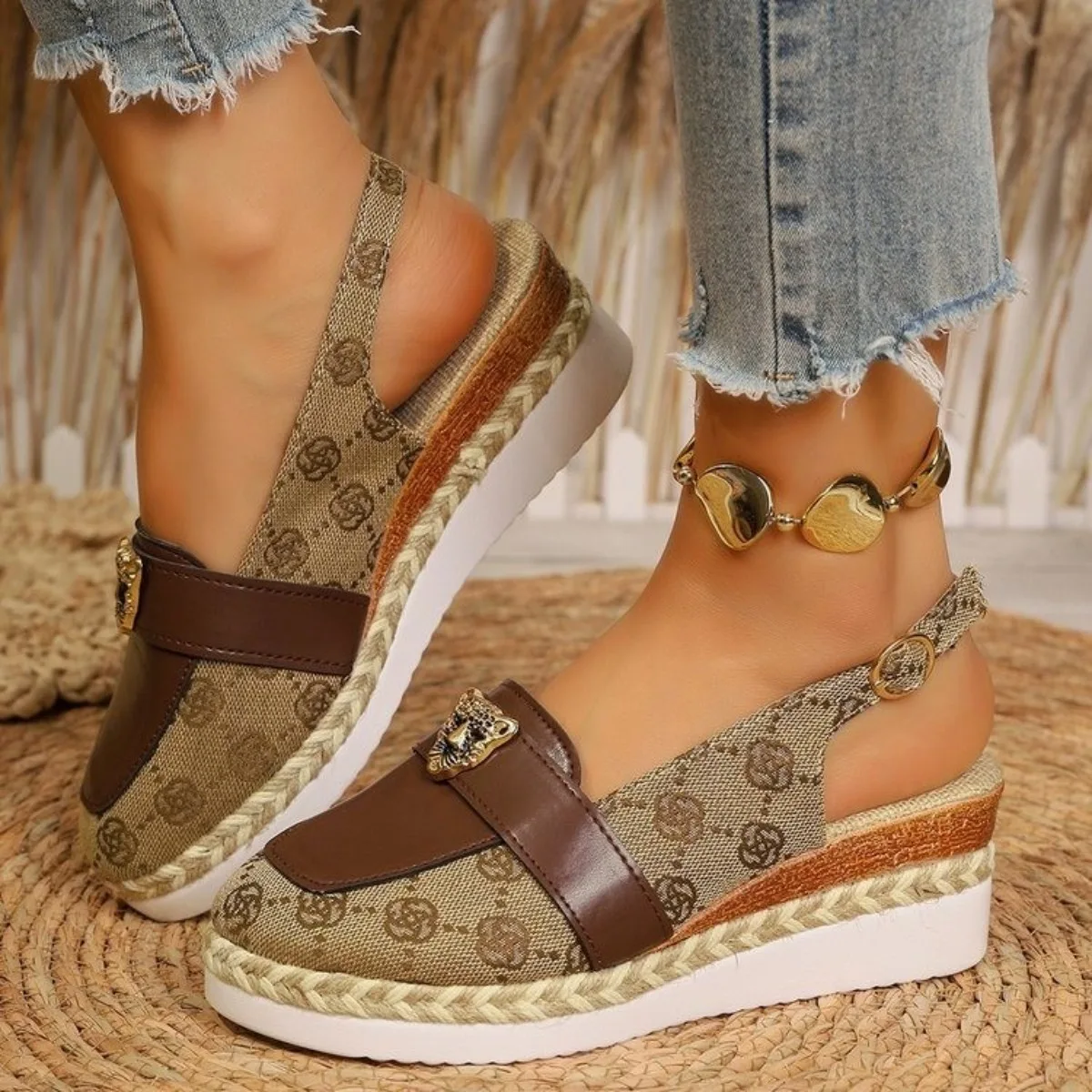 2026 New Autumn Women Trend Retro Designer Flat Shoes Women Fashion Round Toe Wedge Decoration Casual Shoes Platforms Sandals