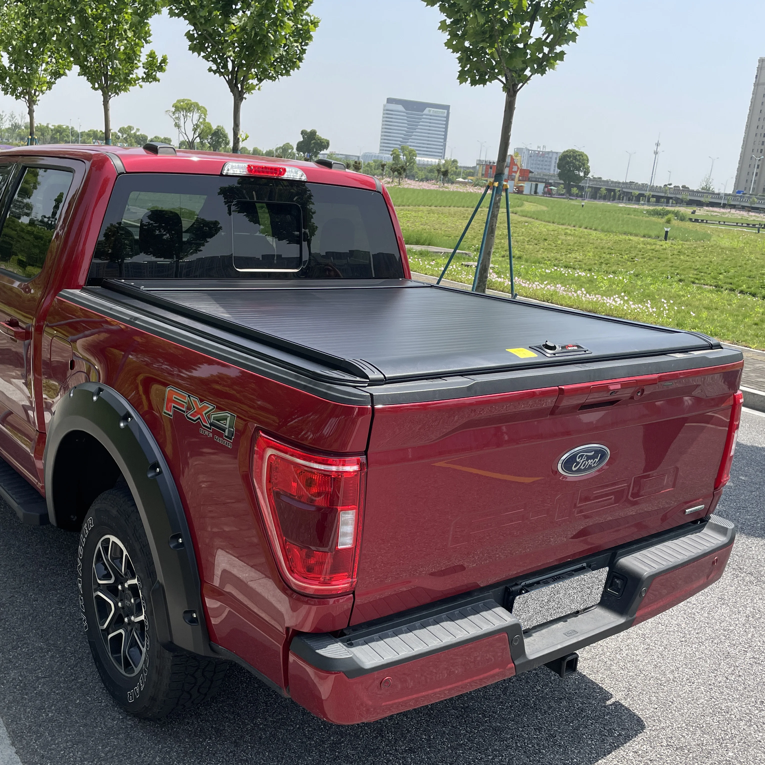 

KSCAUTO New Design XK Series Manual Retractable Roller Shutter Truck Bed Tonneau Cover for Ford F150 F-150 5.5'Bed
