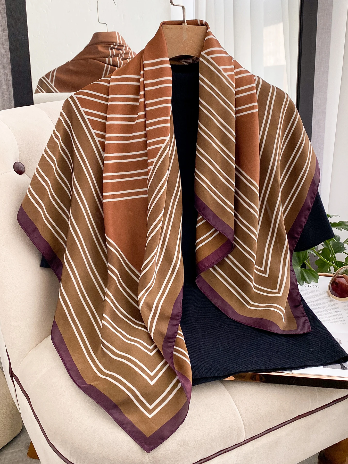 Frühling Sommer Weicher Hautfreundlicher Wärmender Blumendruck Eleganter 90cm Quadratischer Schal Menschliches Gittermuster Polyester-Schal