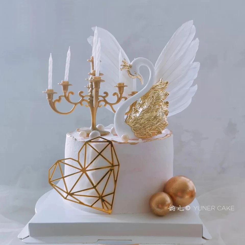 

Gold Pear Crown Swan Wing Decoration Girl Birthday CakeTopper Valentine's Day Candlestick Festive Wedding Dessert Table Supplies