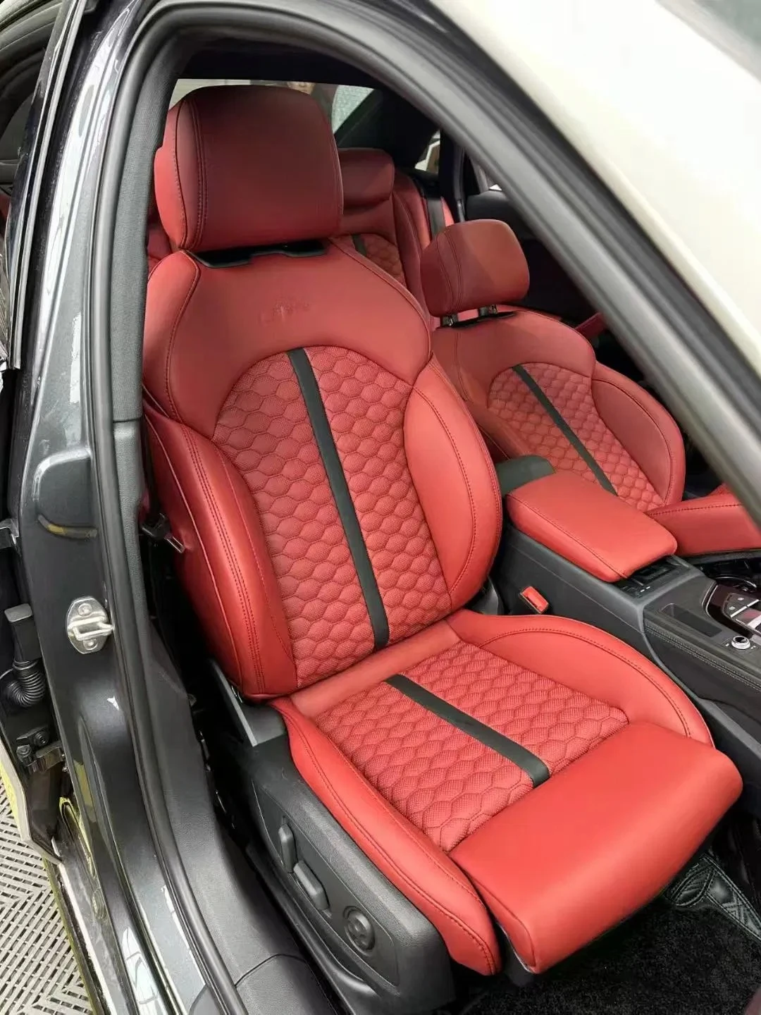 Custom High Quality Nappa Leather Car Seat Covers Luxury Five-Seater with Breathable Feature for Audi A3 A4 A5 A6 A7 Q3 Q5 Q7 Q8