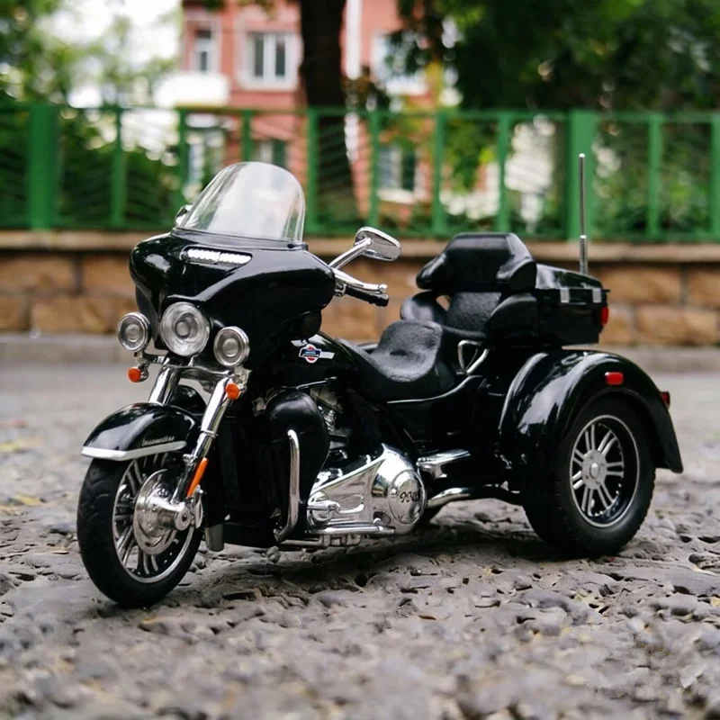 

1:9 CVO Tri Glide Alloy Three wheel Cruise Travel Motorcycle Model Diecast Street Leisure Motorcycle Model Sound Light Kids Gift