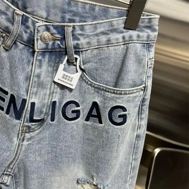 Europäische trend ige Marke dünne zerrissene Jeans shorts für Männer 2024 Sommer neuen Stil Brief bestickte Mode Fünf-Viertel-Hose