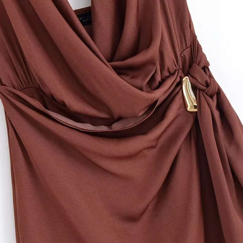 فستان نسائي صيفي أنيق ضيق موديل 2025 مزين بالذهب ورقبة رسن بدون أكمام فستان قصير للحفلات غير رسمي مثير ملابس النادي