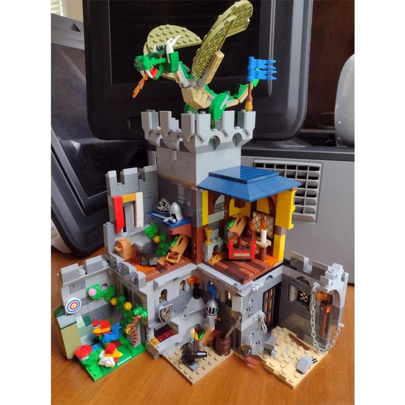 

766pcs MOC Castle Medieval Habitats Model Building Blocks Christmas Gifts Construction Toy Brick Kids Education DIY Creative