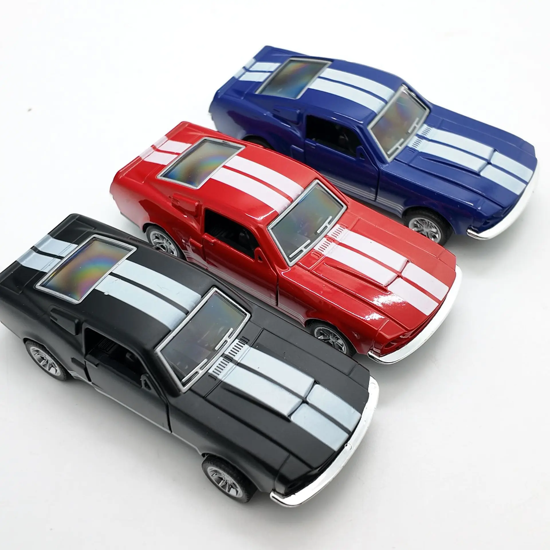 1:32 シミュレーションレトロクラシックカーおもちゃモデルドアを開けることができますプルバック車合金車の装飾品アメリカンマッスルカー男の子のおもちゃ