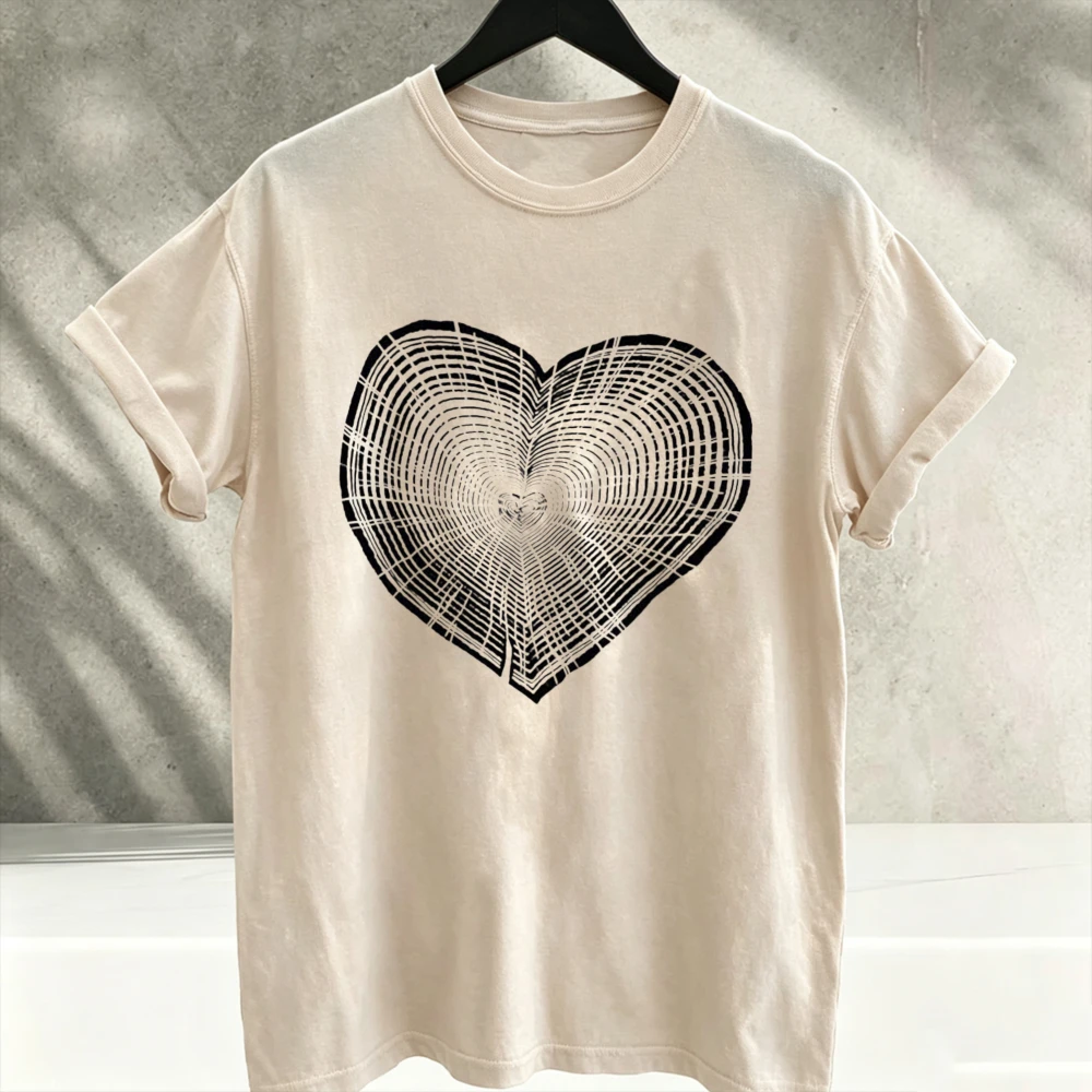 Tree Ring Textured Heart Graphic T-Shirt Wooden Grain Heart Print Unisex Nature Minimalist Art Casual White Cotton Novelty Tees