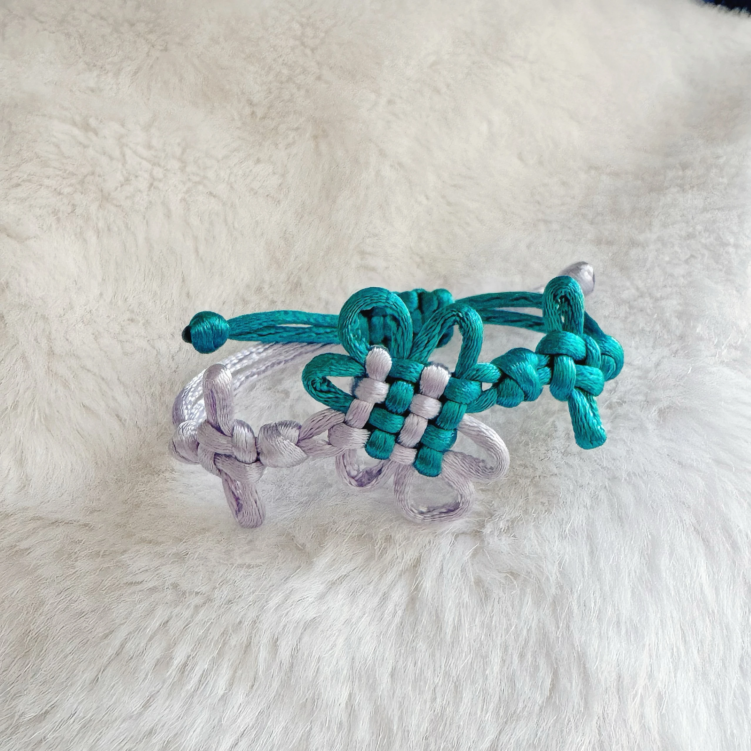 Anime KPop Demon Hunters Rumi Cosplay Prop Kpop Huntrix Rumi Łańcuszek Pleciona Bransoletka Zawieszka Ręczny Łańcuszek na Halloween Party Akcesoria