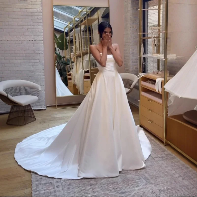 

Foreign Trade European and American Satin Light Wedding Dress New Bride Simple French Niche Strapless Forest Style
