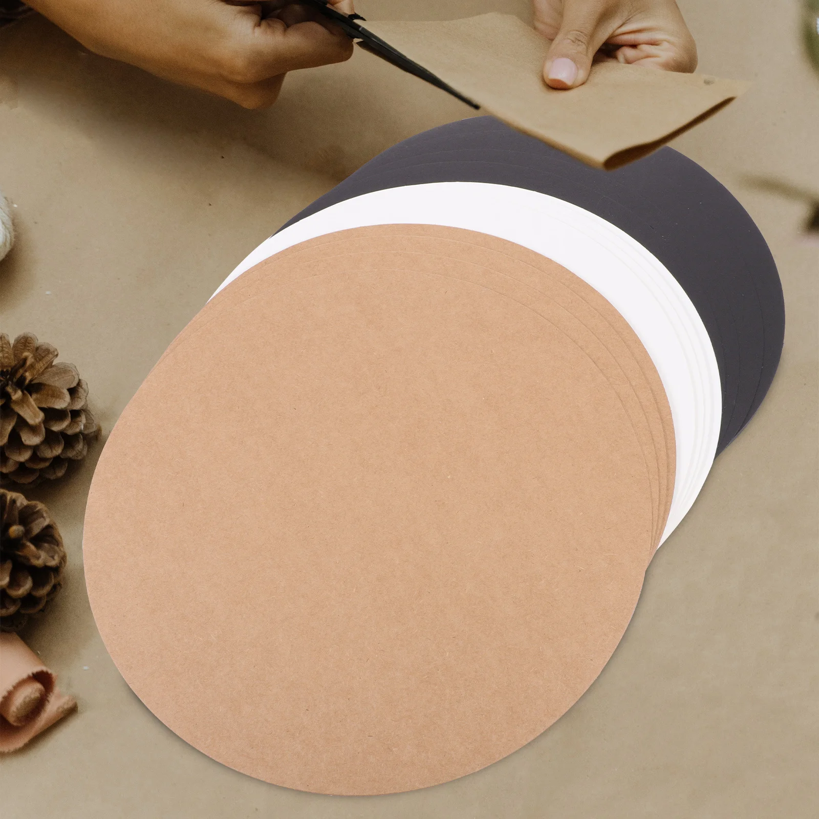 

60Pcs Round Kraft Paper Cardboards DIY Painting Drawing Cardstocks for Wedding Birthday Christmas Crafts Art Projects