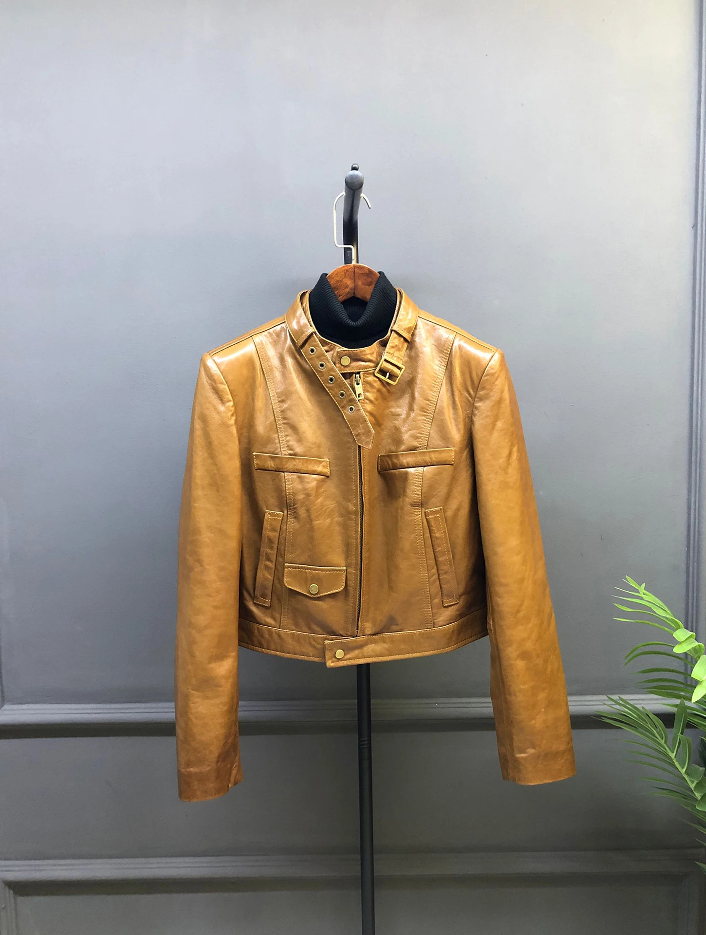 

Женская повседневная кожаная куртка с молнией, длинными рукавами, из овчины, с воротником-стойкой, модная, универсального размера, кожаная одежда