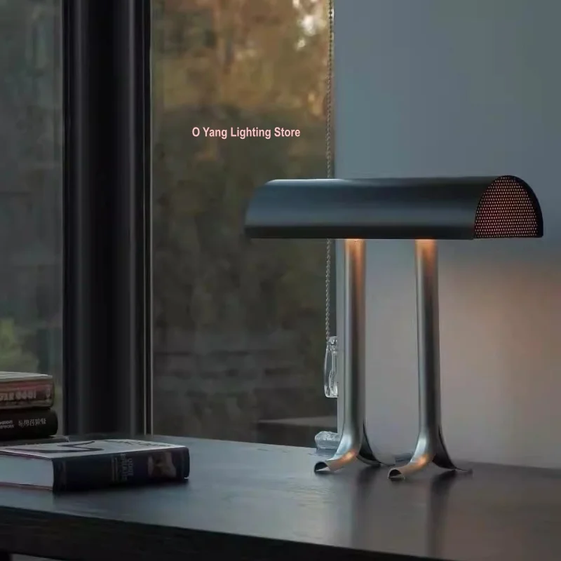 Neue nordische dänische Designer-Buch-Tischlampe, Arbeitszimmer, Schlafzimmer, Nachttisch, einfache moderne Kunst, Atmosphäre, Innenlampe