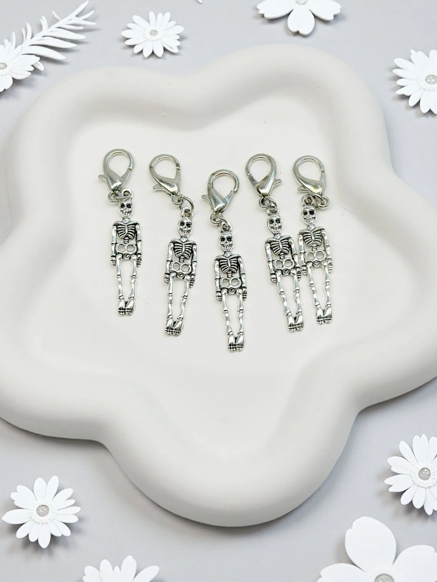 5 Pieces of Gothic Style Antique Silver Skull Jewelry Pendants, Suitable for Autum Shoes and Boots, Fashionable and Detachable DIY Cool Personalized Zinc Alloy Material, Lightweight, Shoe Decoration, Suitable for Men and Women, DIY Shoes and Boots Accessories, Heel Pendant Decorations