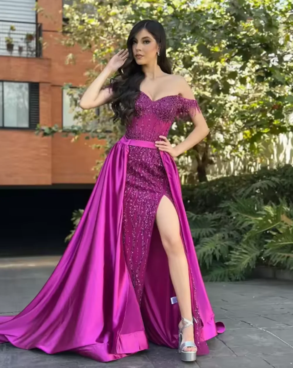 Gaun Prom Seksi yang Dapat Disesuaikan dengan Ekor yang Dapat Dilepas, Gaun Malam Berpayet dengan Model Off Shoulder, Belahan di Bagian Atas, Gaun Pesta Formal Khusus