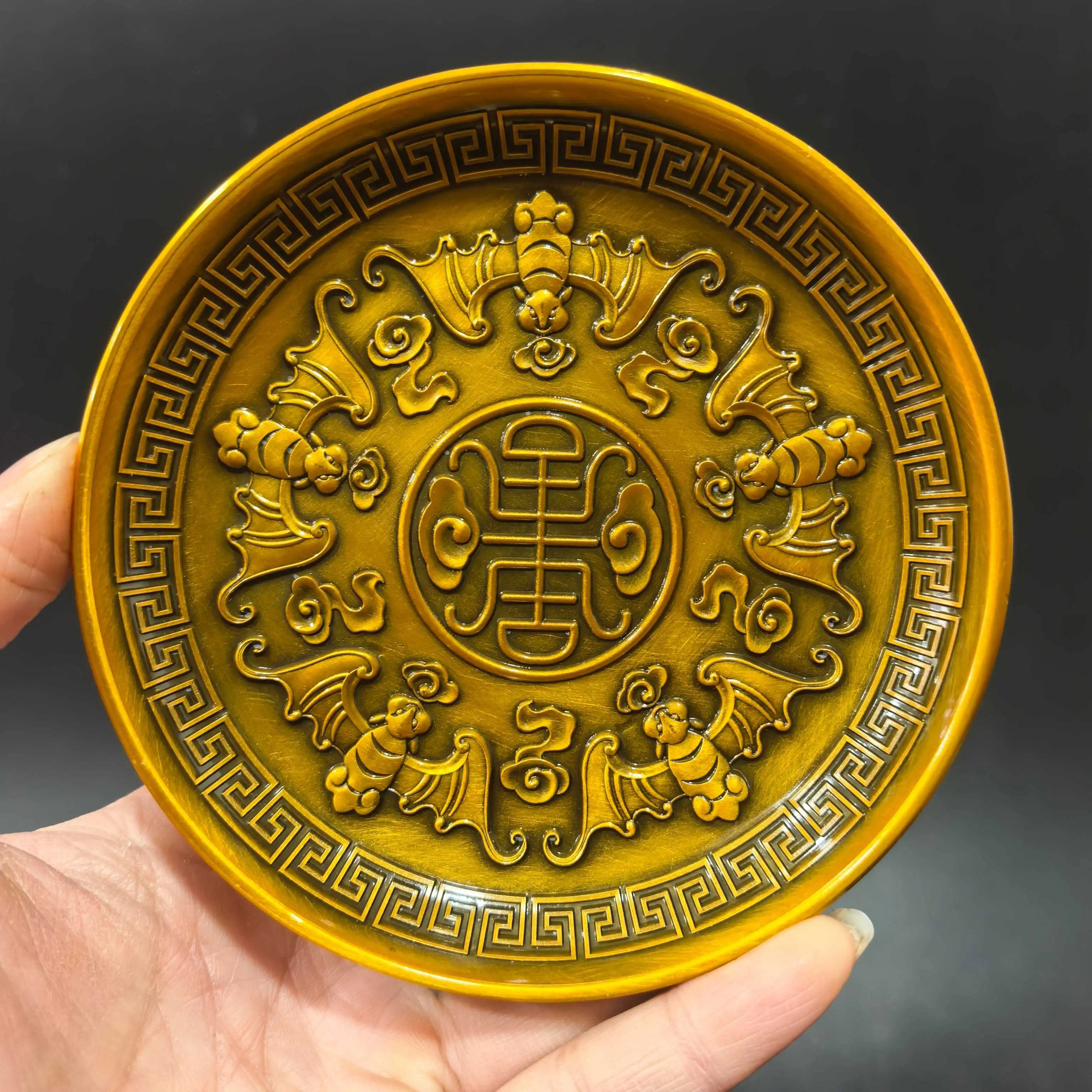 Rare yellow bright old pulp engraving Wufu Shoupan dragon pan alloy copper dish Kowloon chassis decorative ornament
