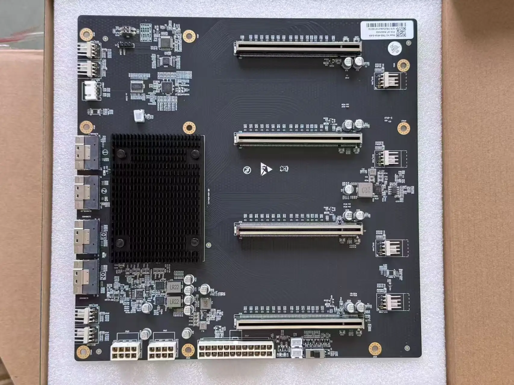 plx88096 PCIe4.0 Quad GPU Board 65mm Wide High Speed Data Transfer for PC Build