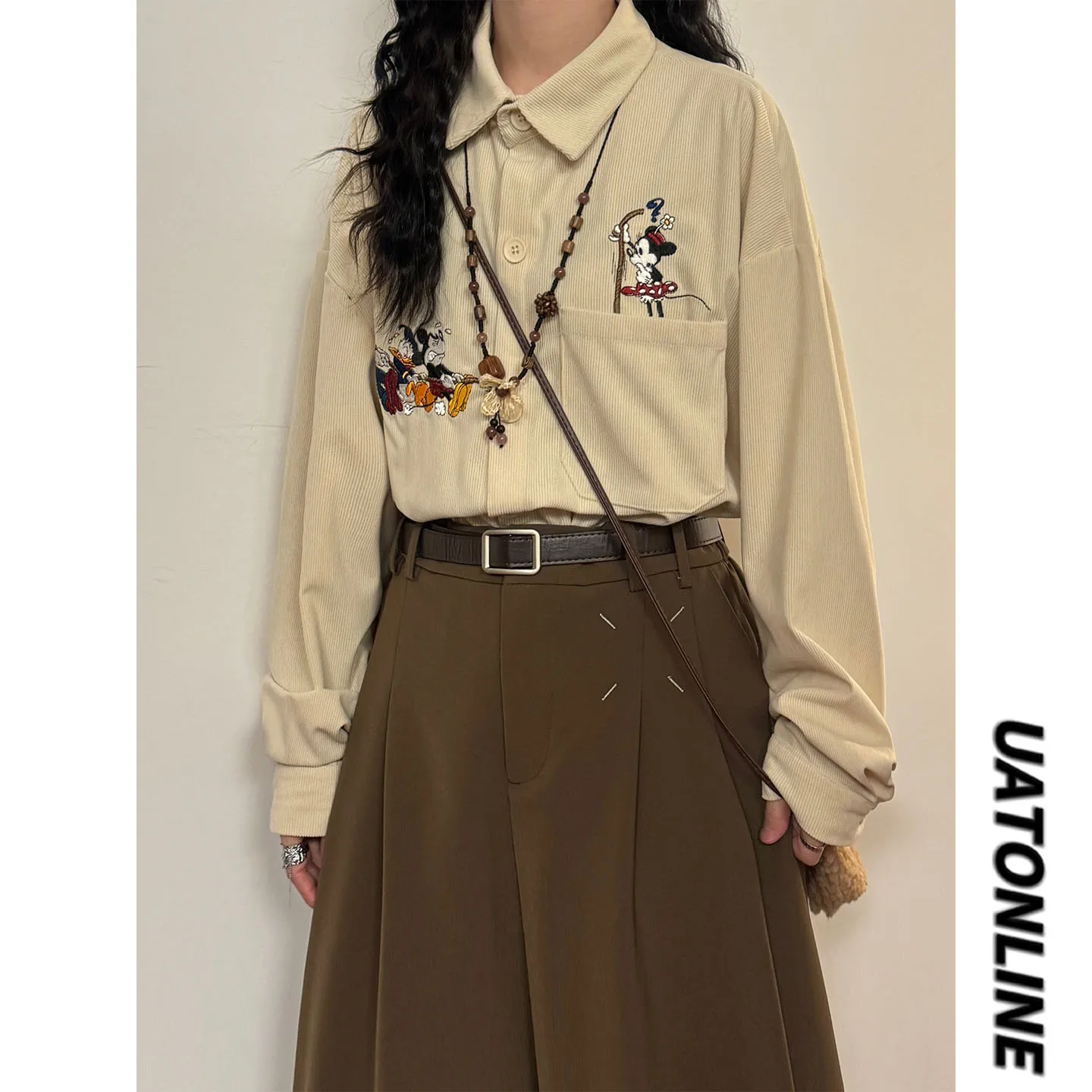 

UATONLINE2026 Spring Japanese Retro Cartoon Satire Embroidered Corduroy Long Sve Women's irt Loose Fit Neutral Sle