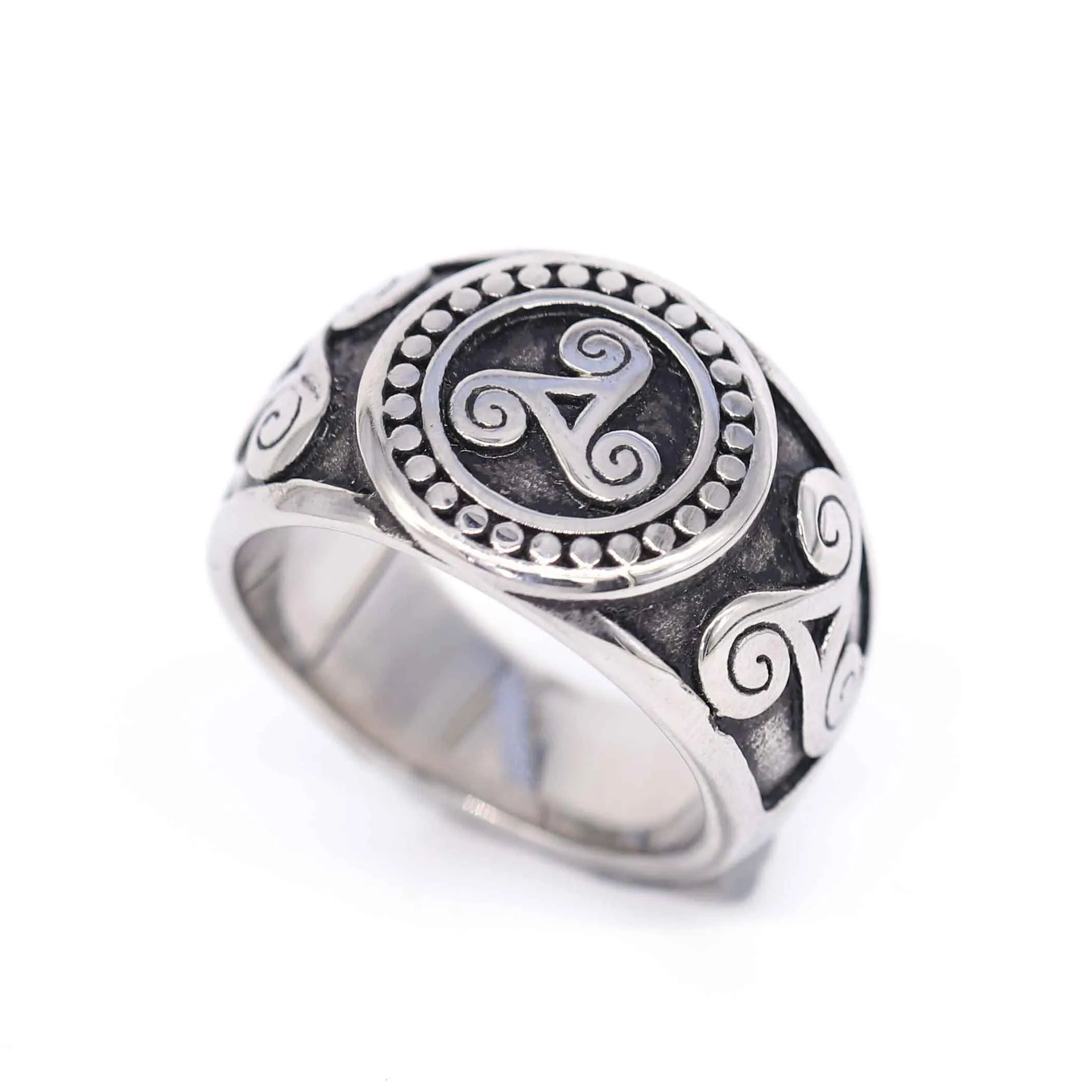 

Spot wholesale sale hot sale personality retro stainless steel triangle gyroscope finger ring