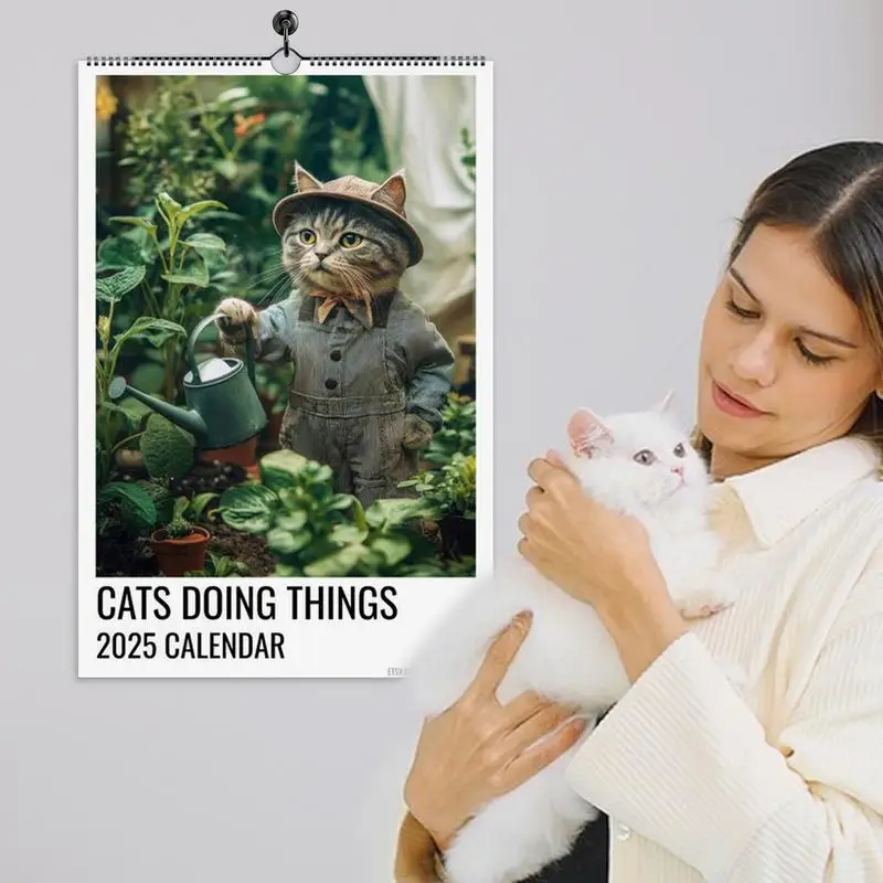 2025 القطط التقويم القط تفعل الأشياء 2025 تقويم الحائط 12 شهر مخطط مضحك الحيوان شنقا التقويم الشهري