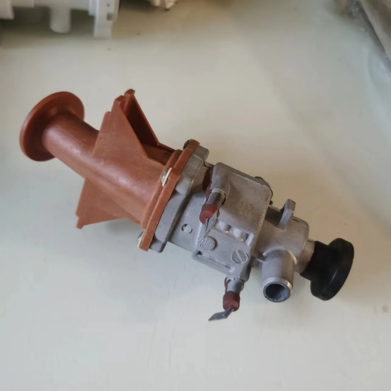 

Подходит для паровой машины для горячего тиснения HY-620, нагревательный элемент 1800 Вт.