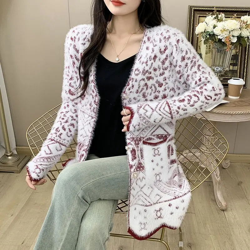 

Женский осенний вязаный кардиган на пуговицах среднего и длинного цвета, куртка с v-образным вырезом, женский свободный свитер 2025 года, новый ленивый жаккардовый свитер с длинными рукавами