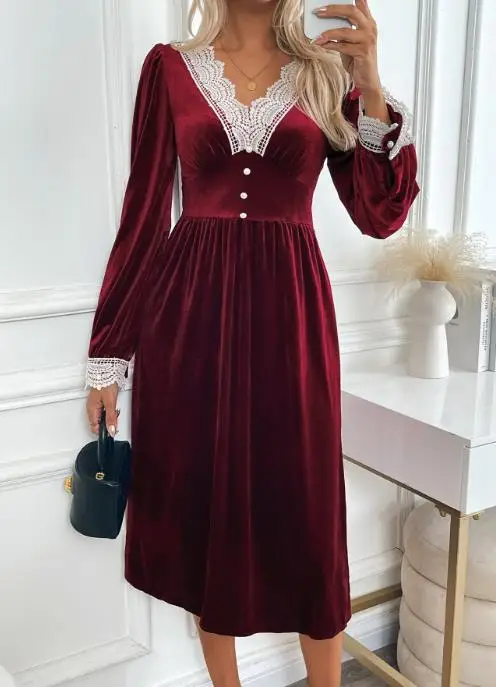 

Autumn New Palace Elegant Retro Style Lace Patchwork V-Neck Velvet Dress for Women Elegant Slim Fit A-Line Long Sleeved Dress